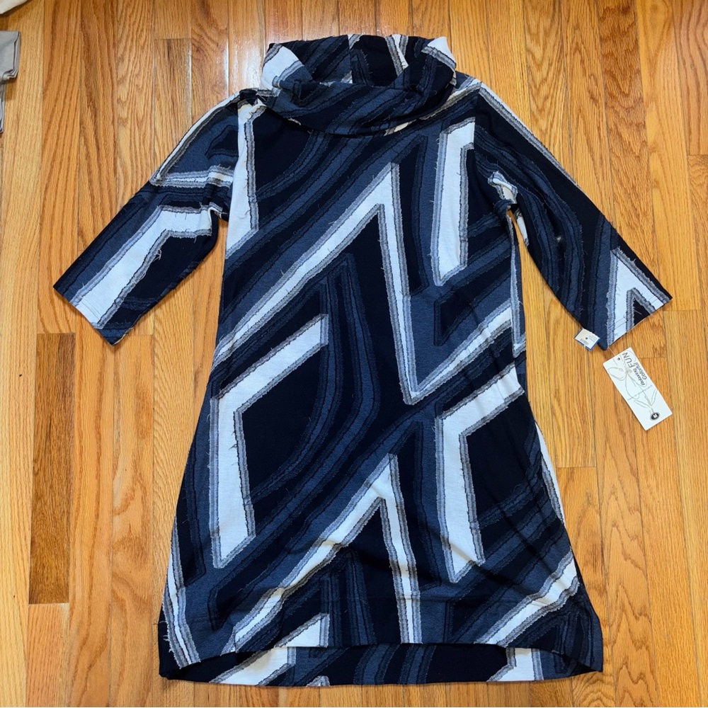 Lulu-B Blue and White Textured Top